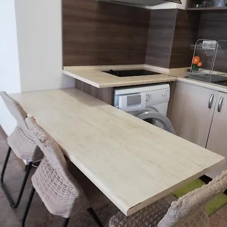 Apartamenti Zhelezovi 아파트 포마리